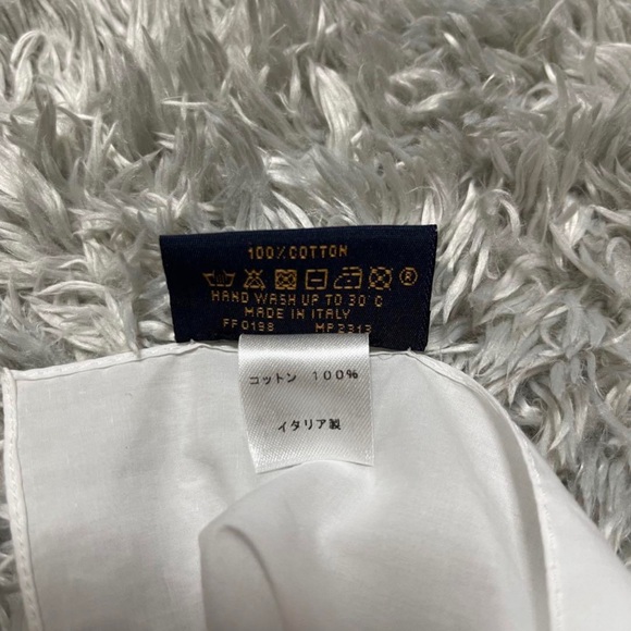 Authentic Louis Vuitton 3D LV Bandana Scarf - Picture 6 of 7